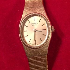 2 watches.  Women’s Seiko Watch and Citizen watch